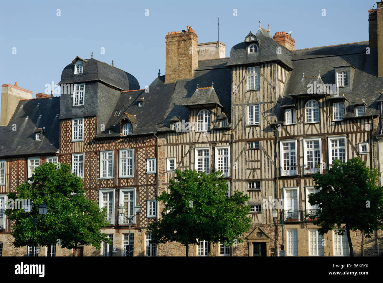 Rennes Bretagne Frankreich halbe Fachwerkhaus Gebäude am Place des Lices Stockfoto
