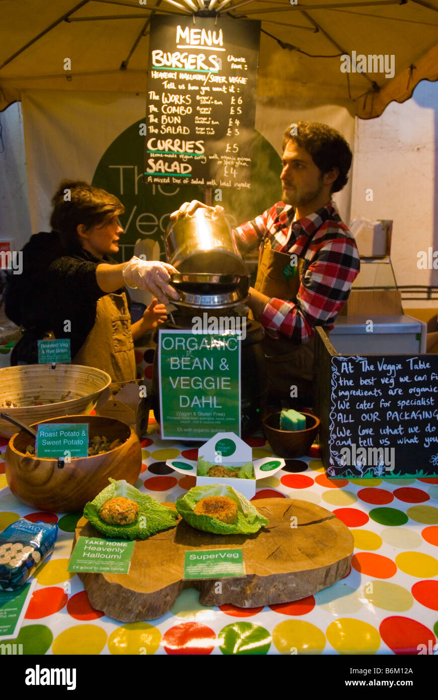 Vegetaran Snack Stand auf organische Borough Market in London England UK Stockfoto