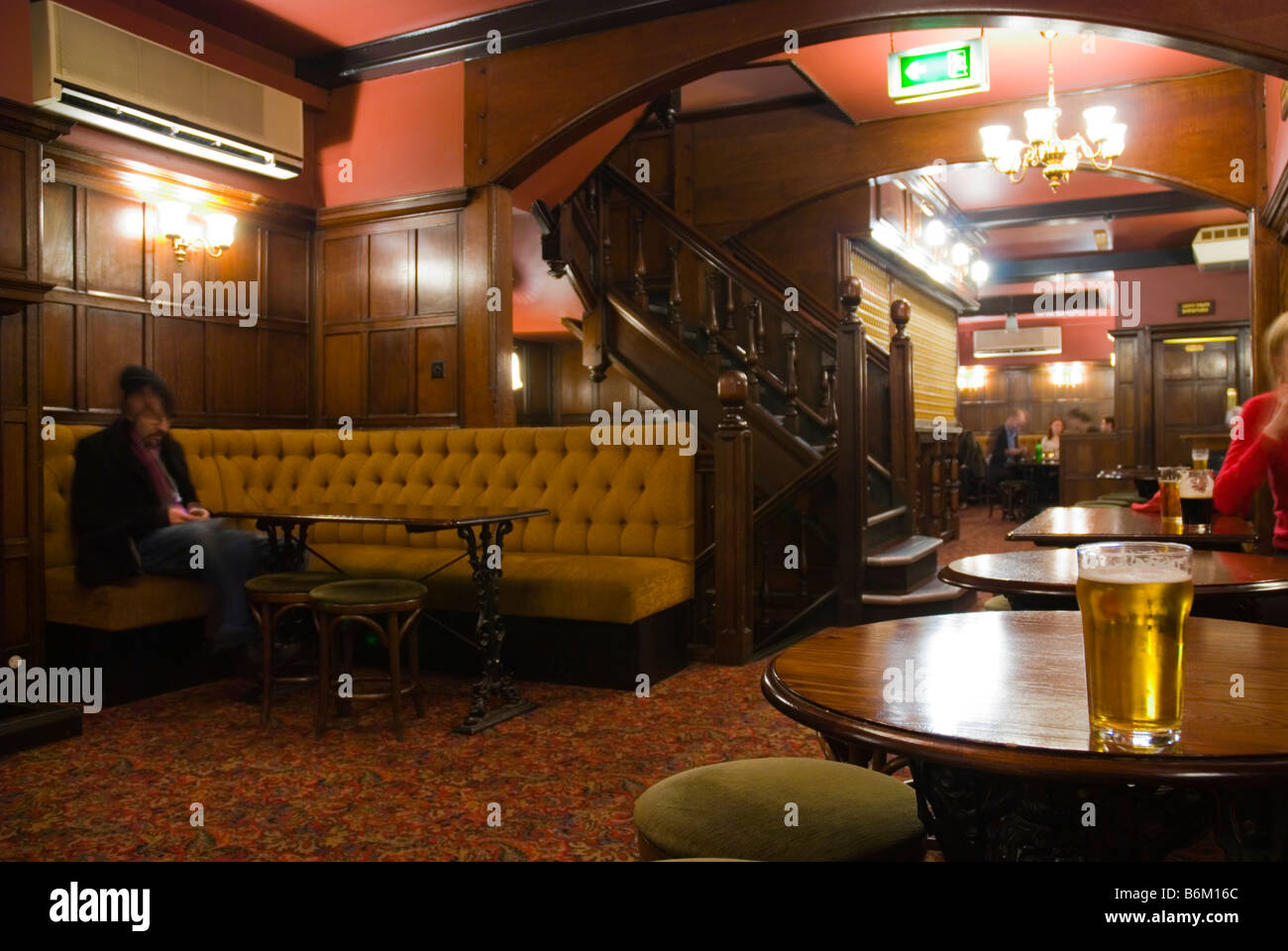 Das Red Lion Pub in Kingley Street in Soho in central London England UK Stockfoto