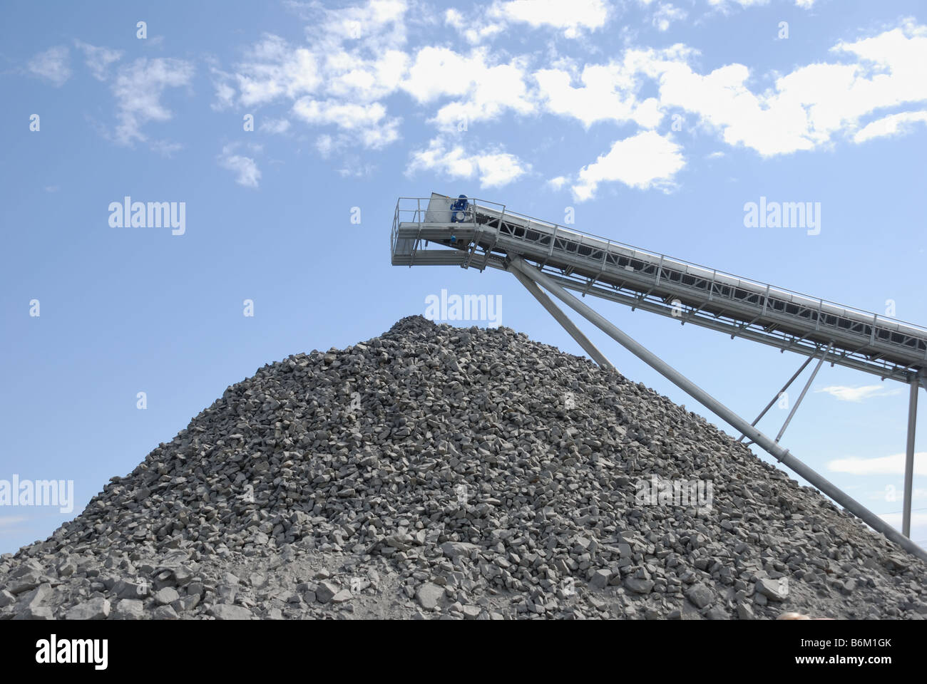 Herstellung von Schotter am Steinbruch Stockfoto