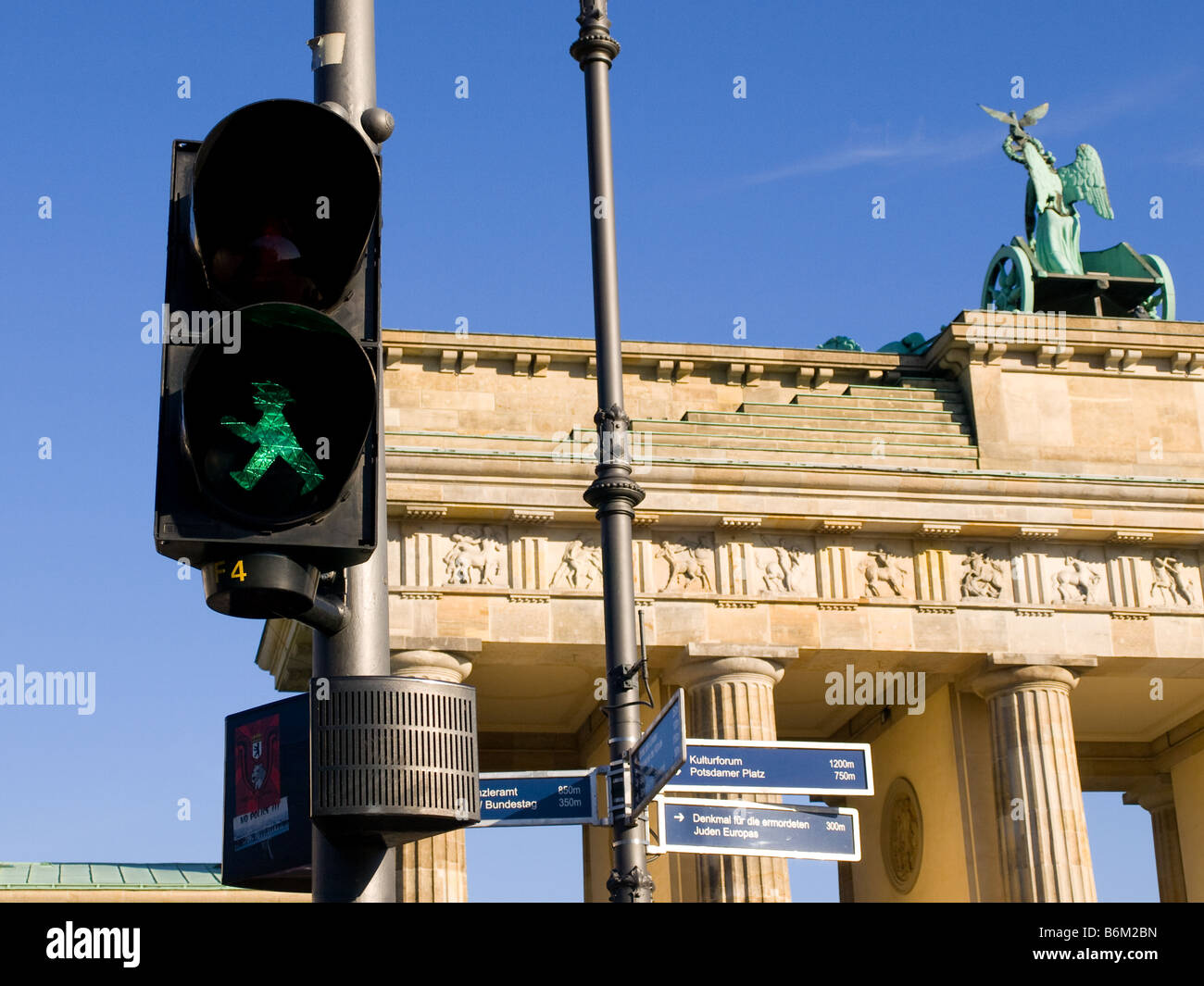 Eine einzigartige DDR Walklight am Pariser Platz in Berlin, Deutschland. Stockfoto