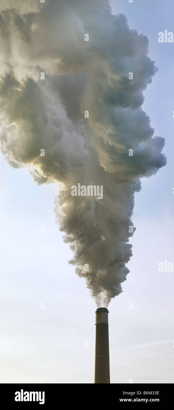 Dampf aus dem Kraftwerk Smokestack, USA Stockfoto