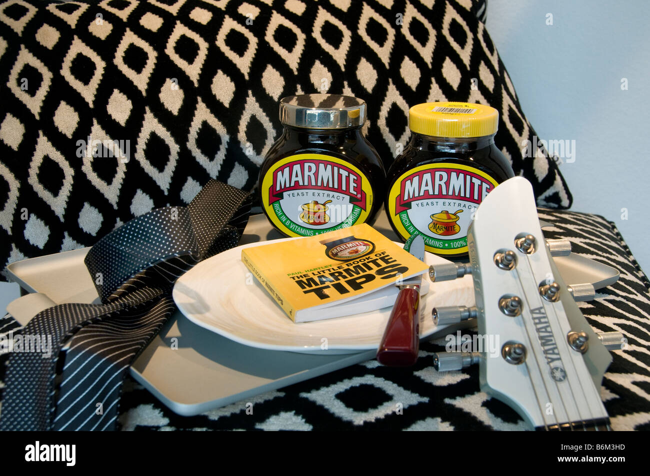 Marmite Yamaha Maschine Kopf Gitarre bindet die meisten berühmten Kaufhaus Harrods in London Knightsbridge Stockfoto