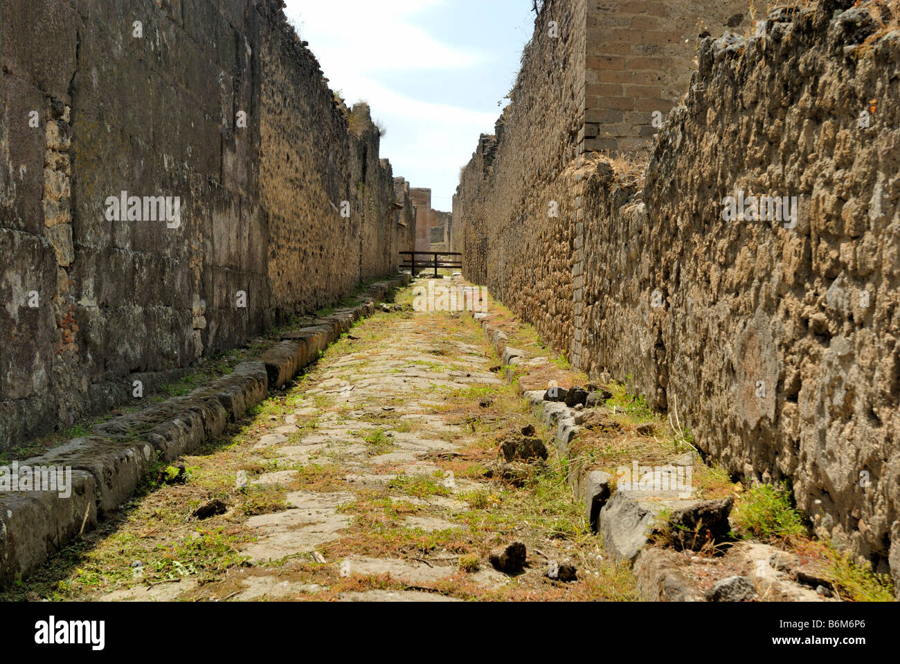 Ein schöner Blick auf die schmale Gasse, Pompeji, Kampanien, Italien, Europa. Stockfoto