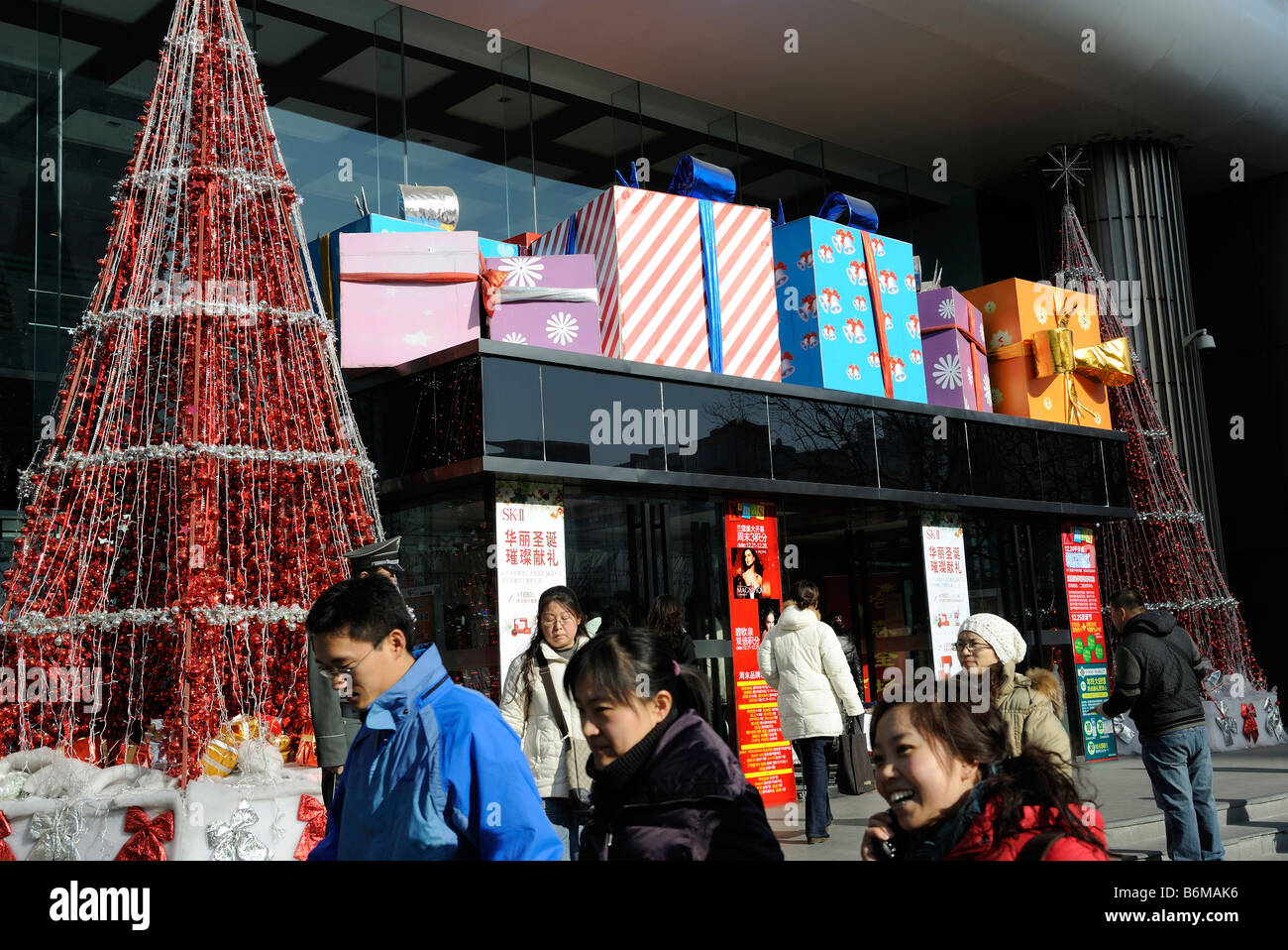 Weihnachts-Dekoration in einem Einkaufszentrum in Peking. 20. Dezember 2008 Stockfoto