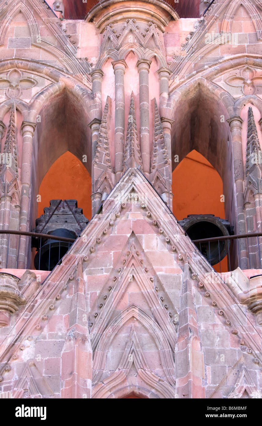 Architektonisches Detail der Parroquia De San Miguel Arcangel Church im Bundesstaat Guanajuato Mexiko. Stockfoto