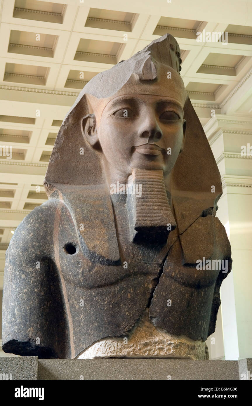 Statue von Ramses II (Jüngere Memnon) entfernt vom Ramesseum in Theben von Giovanni Battista Belzoni, British Museum, London Stockfoto