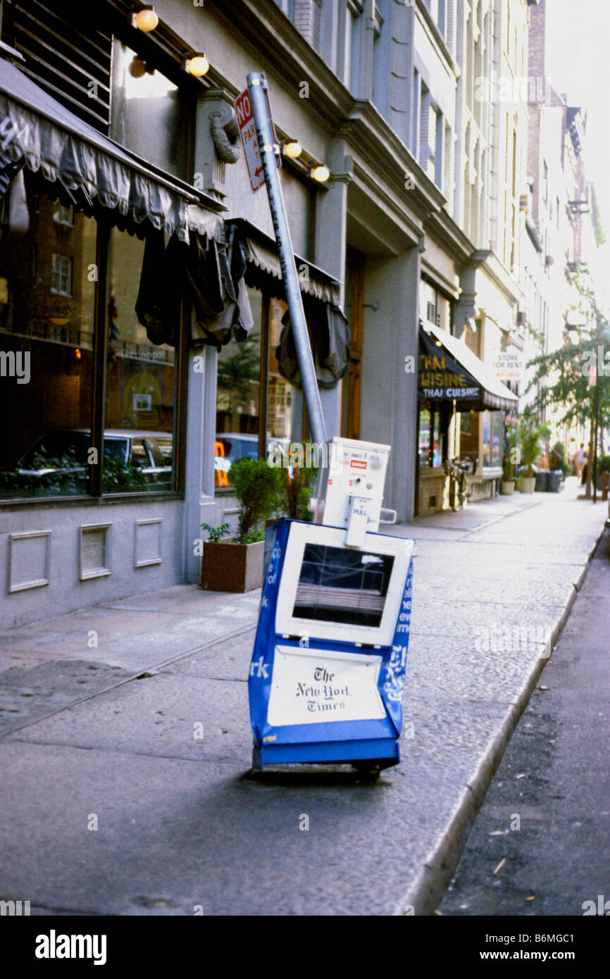 Verbeulte New York Times Zeitung Automaten Stockfoto