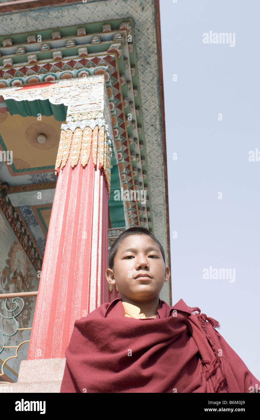 Niedrigen Winkel Ansicht eines Mönches, tibetischen Klöstern, Bodhgaya, Gaya, Bihar, Indien Stockfoto