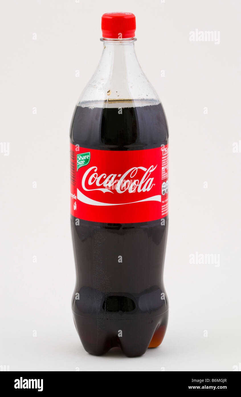 Flasche Coca Cola verkauft in Großbritannien Stockfoto