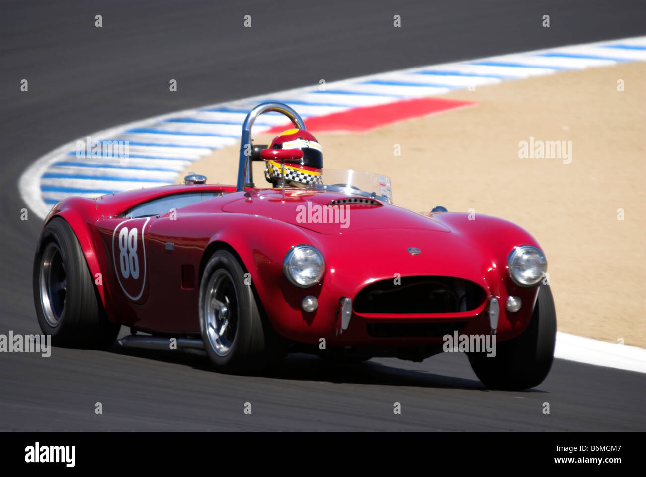Ein 1963 Shelby Cobra bei den historischen Automobil Rennen Monterey, Monterey, Kalifornien, USA Stockfoto