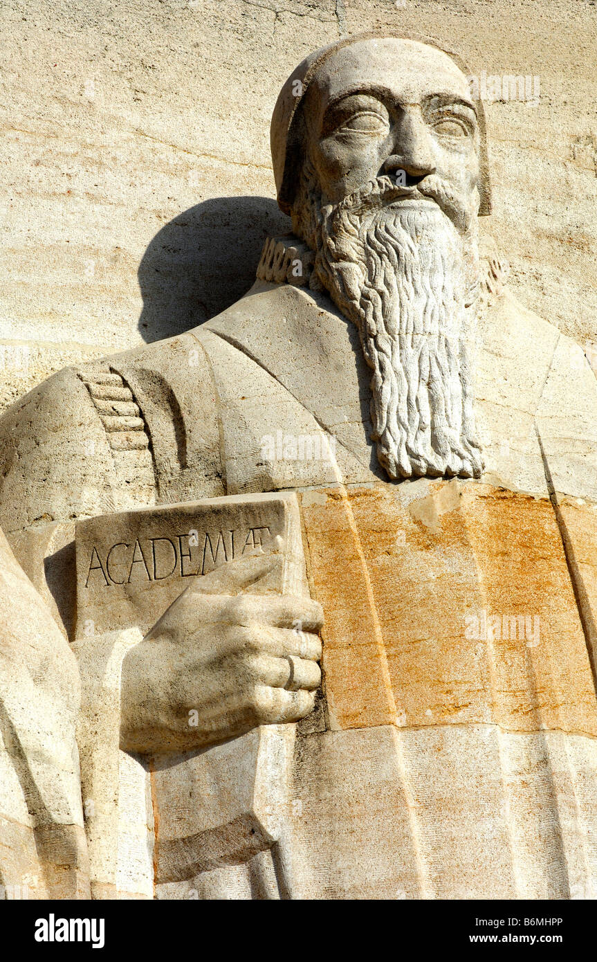 Skulptur von Theodore Beza mit einem Buch in der Hand, Internationales Reformationsdenkmal, Genf Schweiz Stockfoto