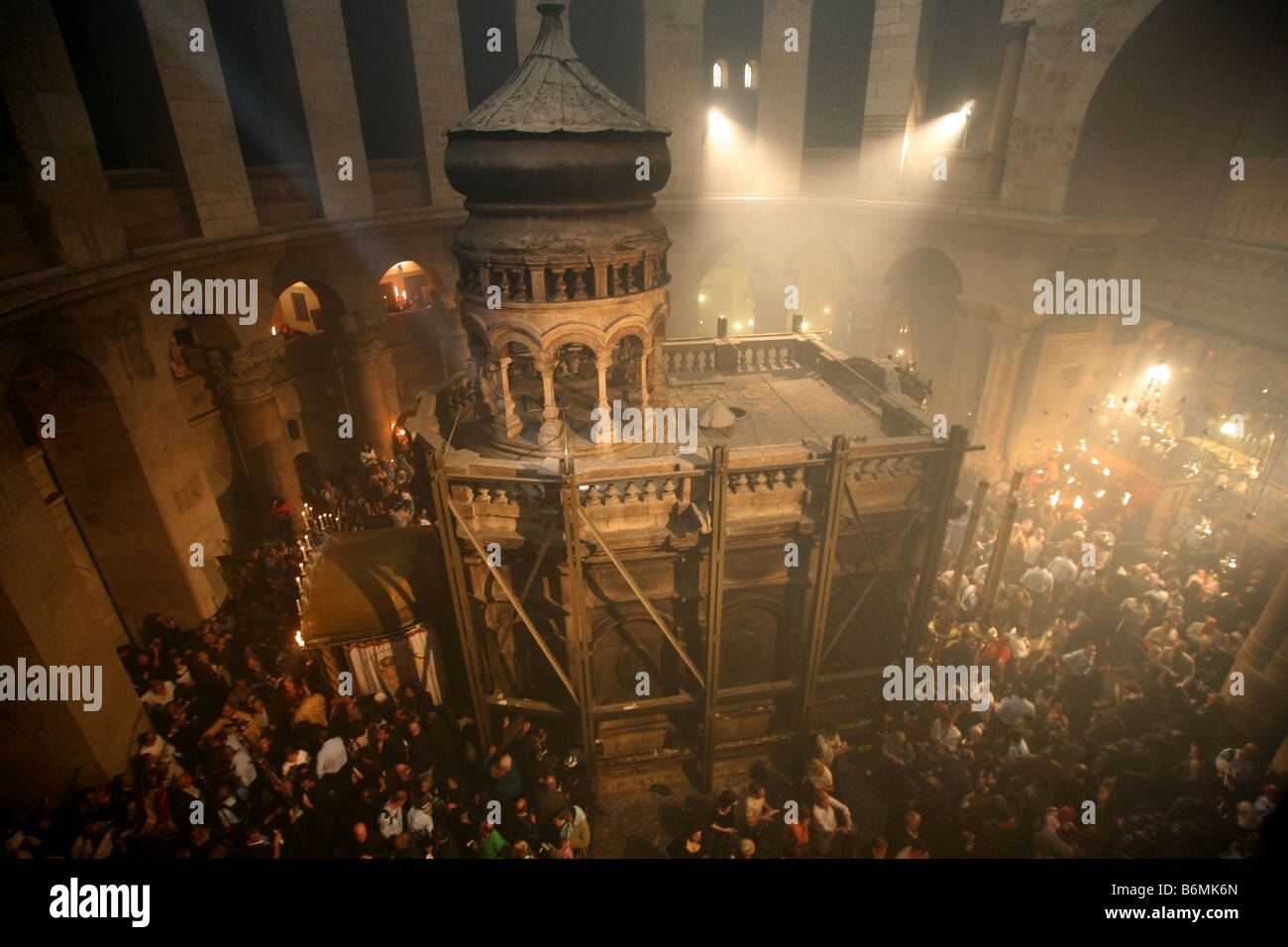 Das heilige Feuer (griechisch Ἃγιον Φῶς, 'Heiliges Licht') wird von orthodoxen Christen als ein Wunder, das jedes Jahr bei der Chu Auftritt beschrieben Stockfoto