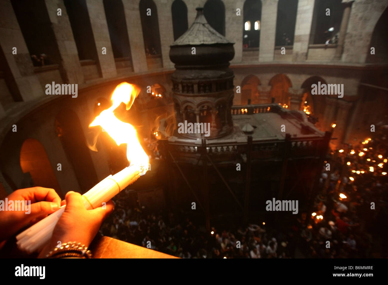 Das heilige Feuer (griechisch Ἃγιον Φῶς, 'Heiliges Licht') wird von orthodoxen Christen als ein Wunder, das jedes Jahr bei der Chu Auftritt beschrieben Stockfoto