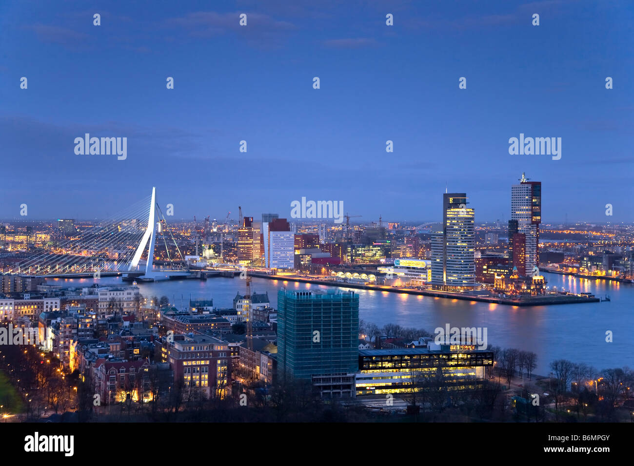 Luftbild von Rotterdam aus Euromast Turm Dämmerung Rotterdam Niederlande Stockfoto