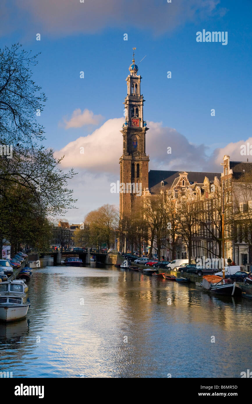 Prinsengracht und Westerkerk im Hintergrund Amsterdam Niederlande Stockfoto