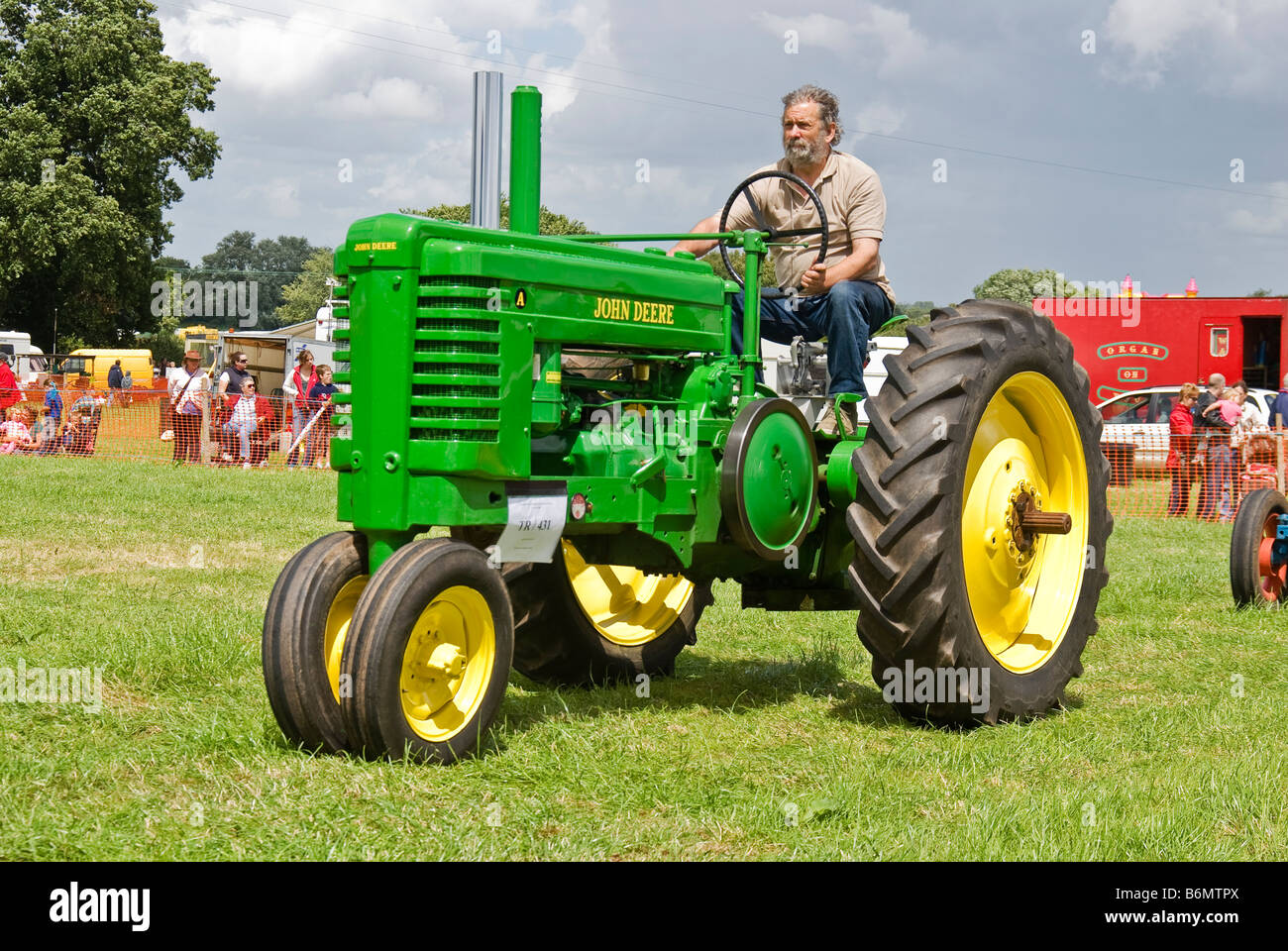 John Deer Traktor an einem Englischen zeigen Stockfoto