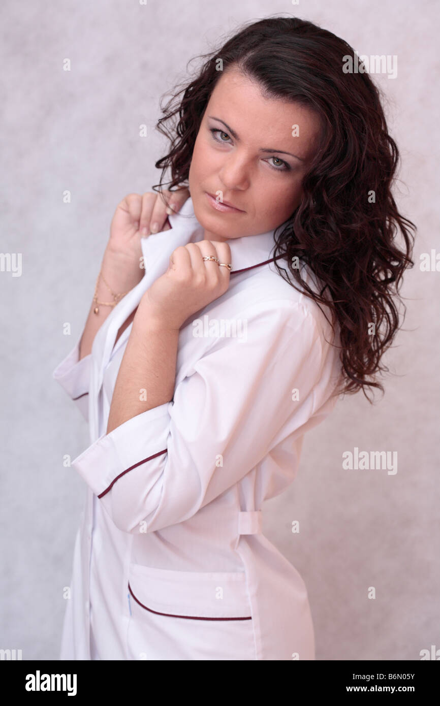 Krankenschwester Arzt weiß Personal einheitliche Sachen Frau Mädchen medizinischen Klinik Medizin Beschäftigung einer Person weiblichen Besetzung Stockfoto