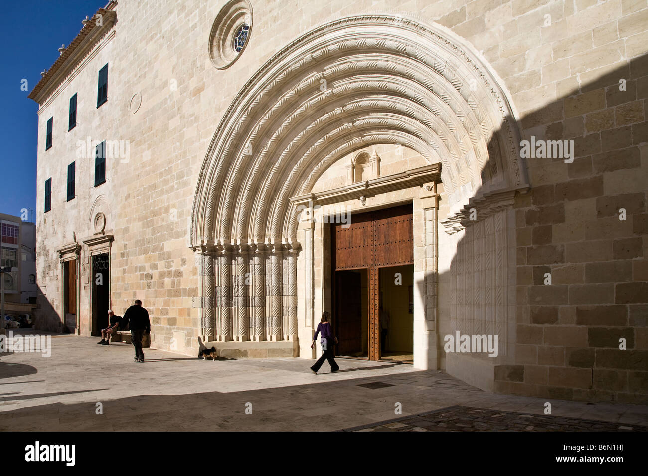 Eingangsportal des Museu de Menorca, Mao, Balearische Inseln, Spanien. Stockfoto