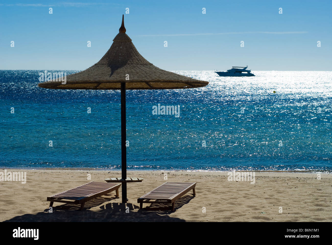 aktuelle Strand und türkisblaues Wasser Stockfoto
