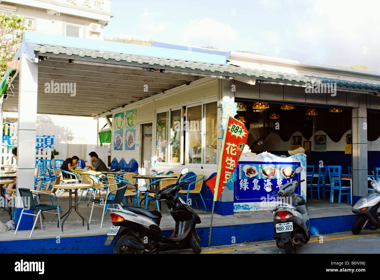 Taiwan, Green Island, Menschen, die genießen Eis im Café Stockfoto