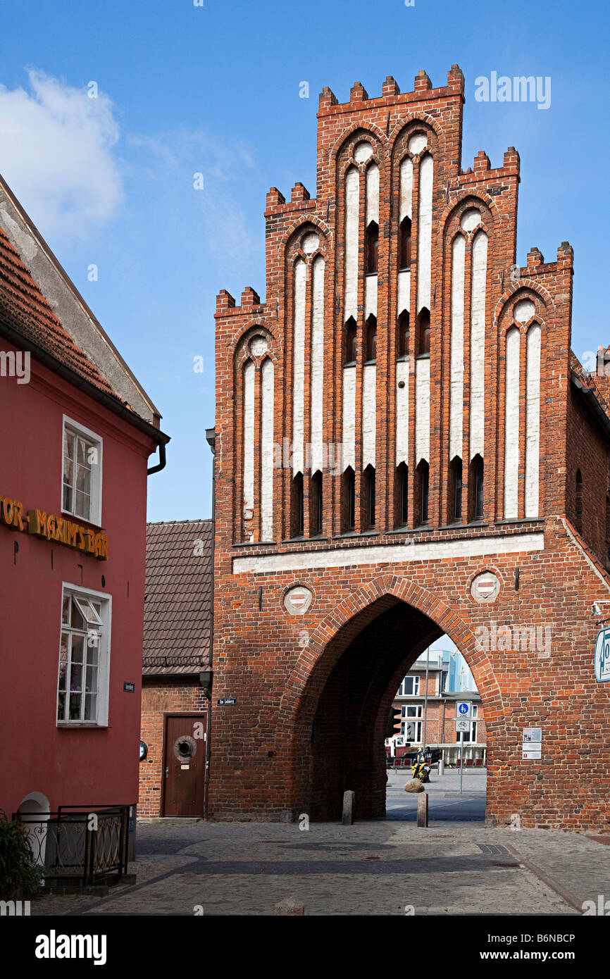 Das Wassertor oder Inntor Teil der Stadtbefestigung im 15. Jahrhundert Wismar Deutschland Stockfoto