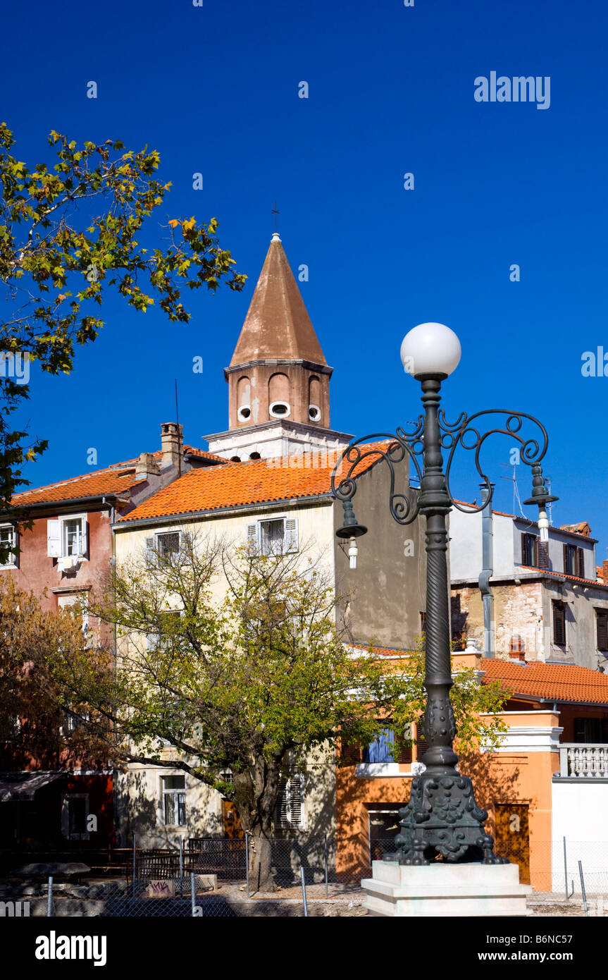 Eine Kirche in der Altstadt von Zadar, Kroatien. Stockfoto