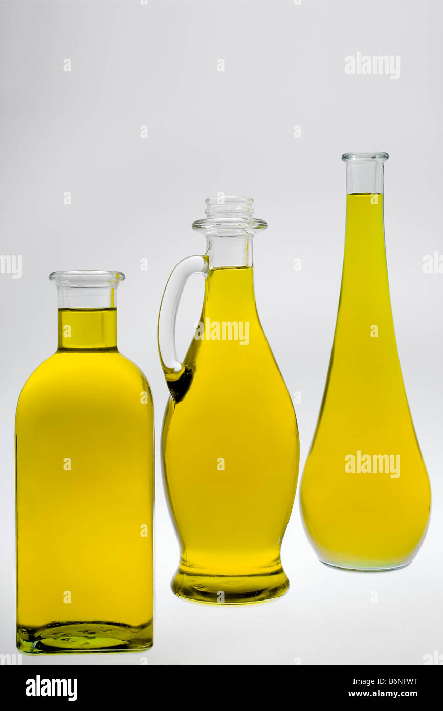 Botellas de Aceite de Olivenöl Virgen extra Flaschen natives Olivenöl extra Stockfoto