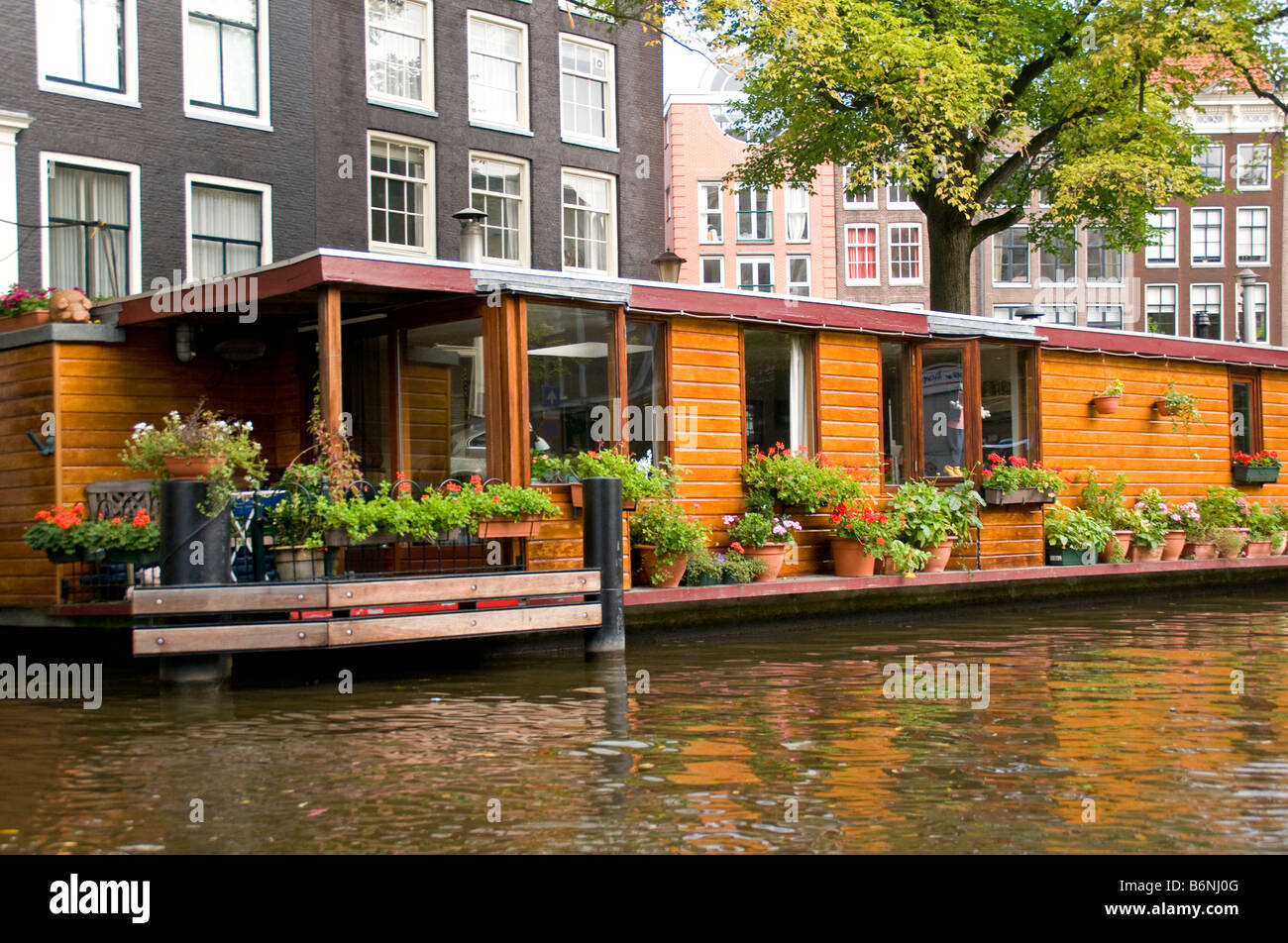 Amsterdam Hausboot am Kanal Stockfoto