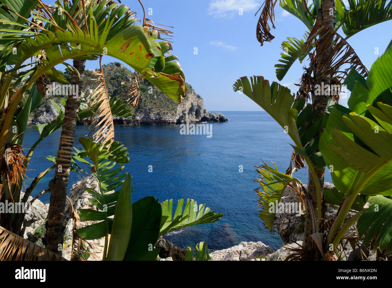 Der Blick aus dem Haus, gebaut in den Felsen auf Isola Bella bei Taormina Sizilien Italien Stockfoto