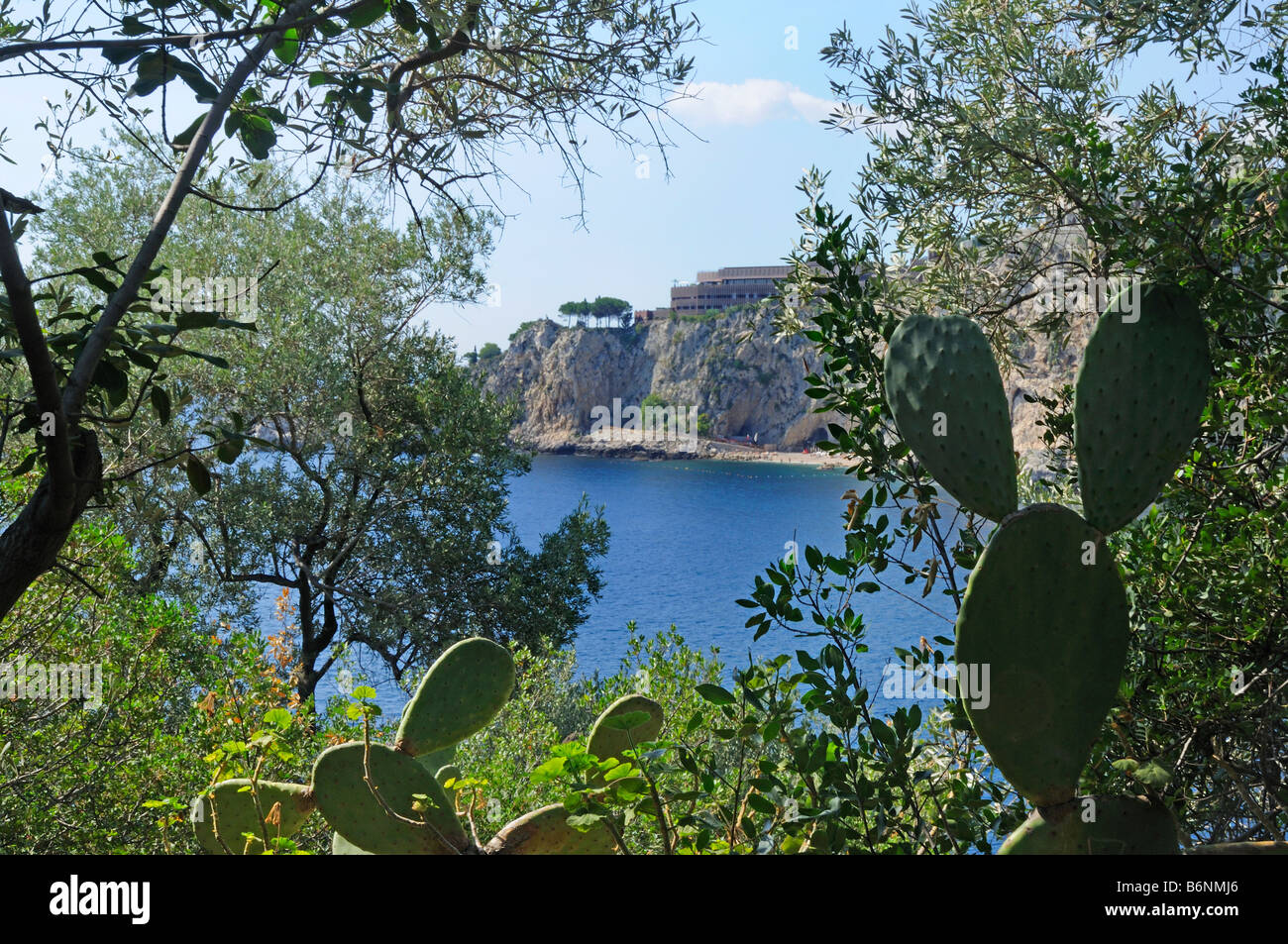 Das Haus in den Felsen auf Isola Bella bei Taormina Sizilien Italien Stockfoto