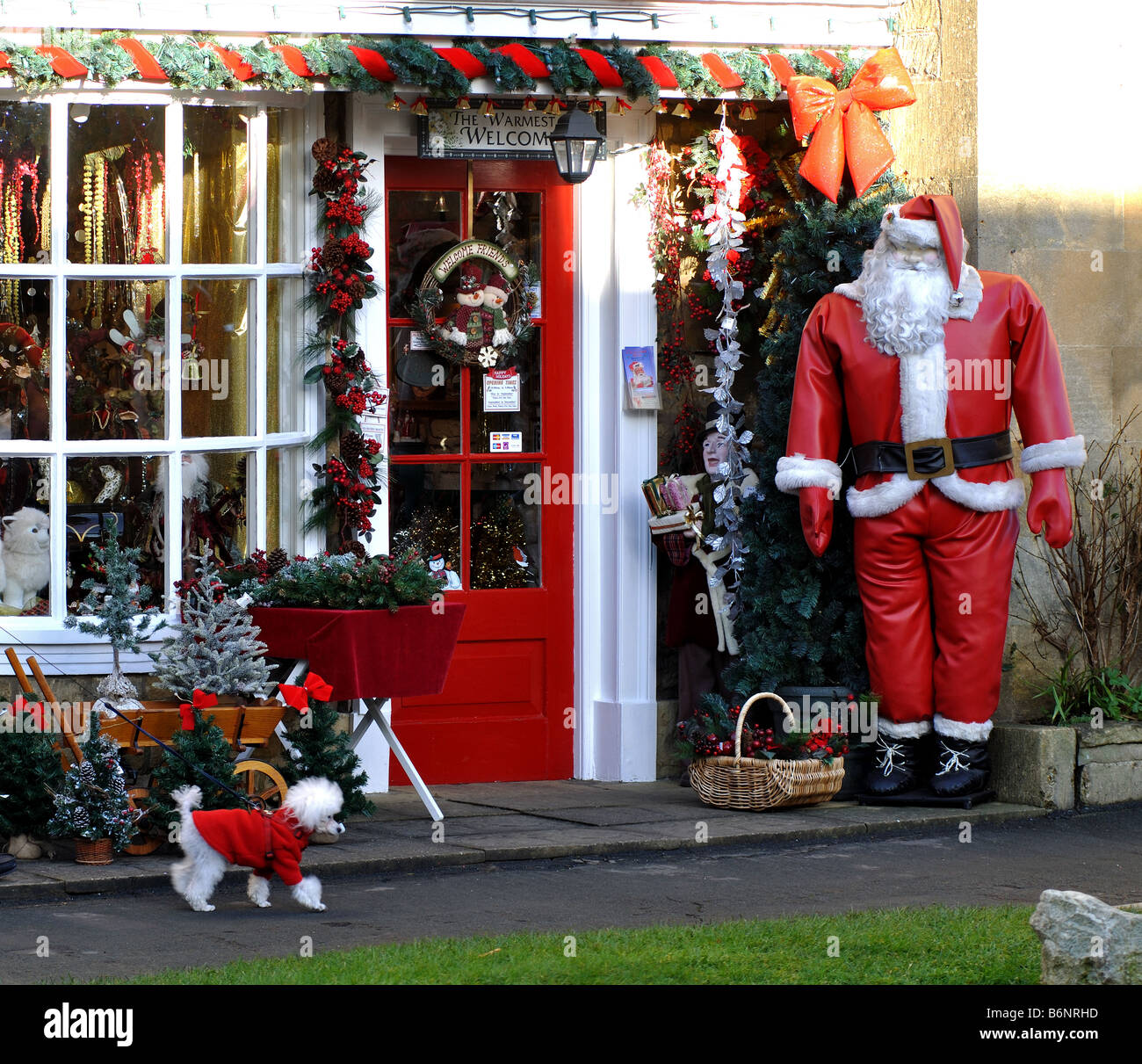 Weihnachts-Box Shop, High Street, Broadway, Worcestershire, England, UK Stockfoto