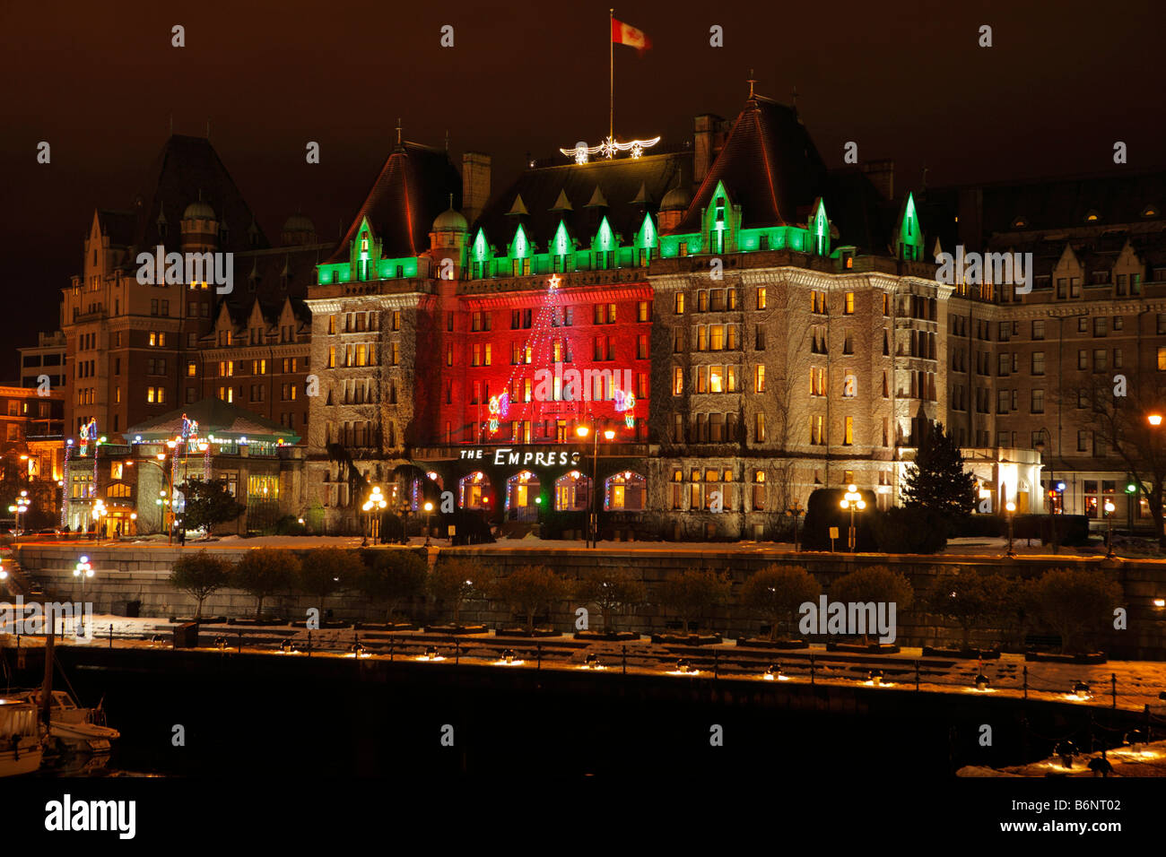 Festliche Beleuchtung zu Weihnachten und das Fairmont Empress Hotel Victoria British Columbia Kanada Stockfoto