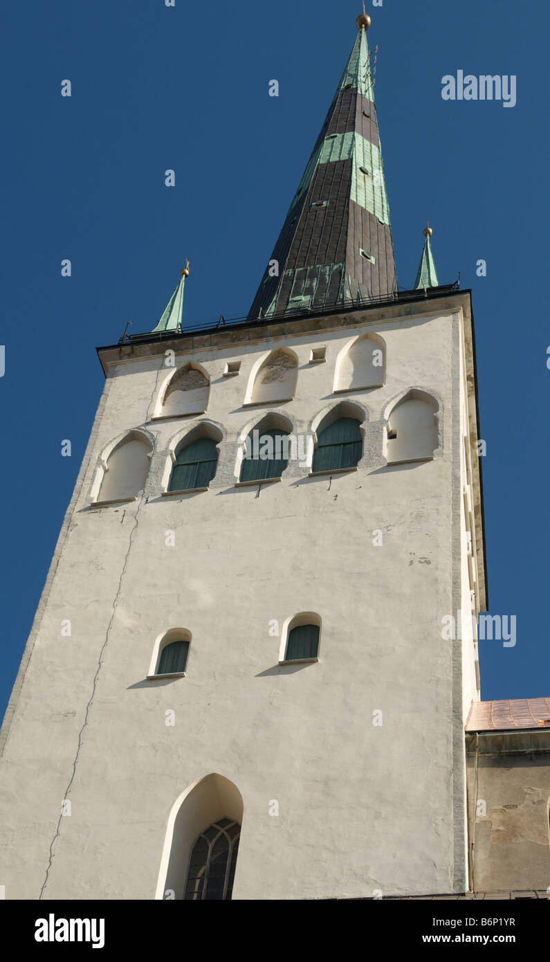 Turm und der Turm der St. Olafs Kirche Tallinn Estland Stockfoto