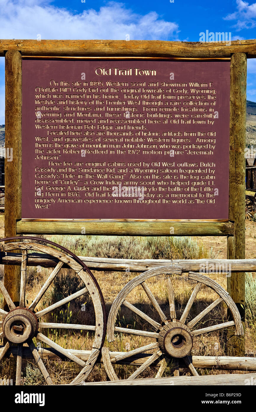 Stock Foto betrachten der Willkommens-Schild und Information Bulletin gepostet Outsie Old Trail Town Wyoming Stockfoto