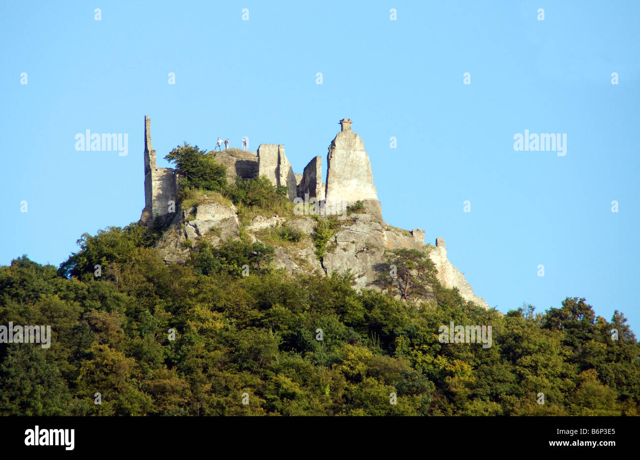 Ruinieren Sie Dürnstein der Kuenringer Burg, wo Richard Löwenherz einmal als Gefangener, war über die Donau in der Wachau Valley Stockfoto