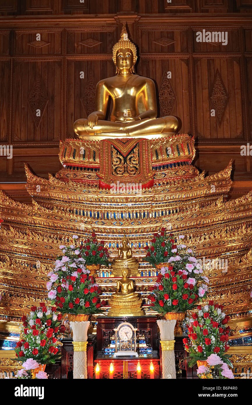 Buddha-Statue im buddhistischen Tempel in Bangkoks Chinatown, Thailand. Der Buddha ist Unterwerfung Mara aufgestellt. Stockfoto