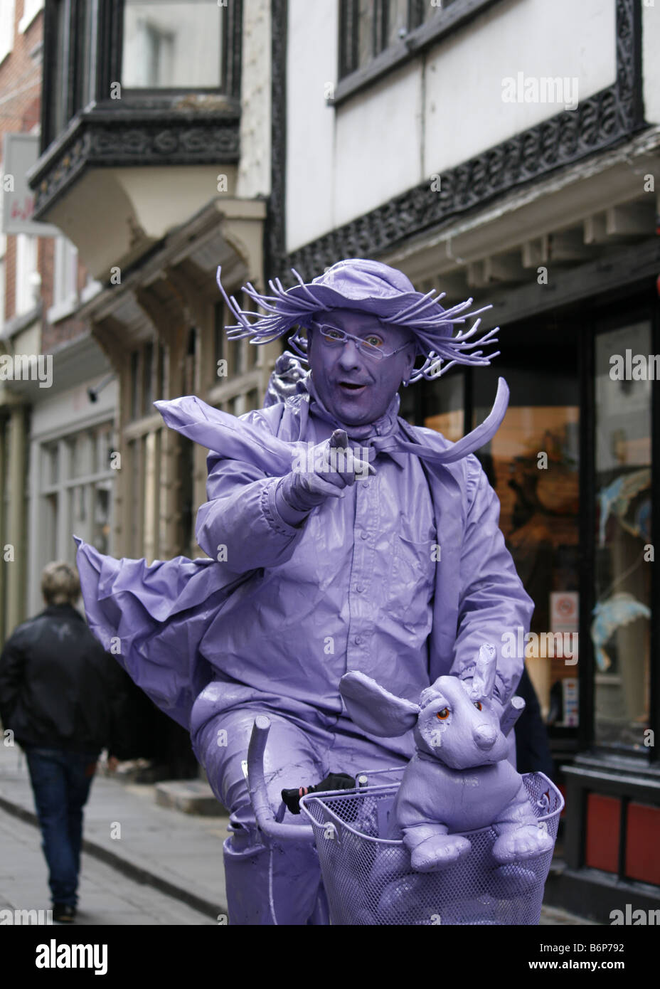 Straße Entertainer - lebende Statue - im Zentrum von York, Yorkshire, England. Stockfoto