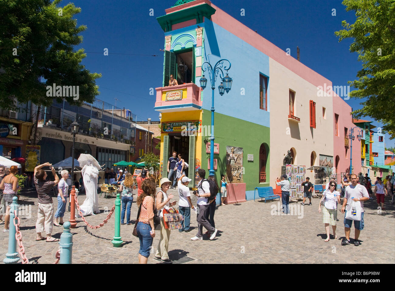 Bunt bunt gestrichenen Häuser aus Holz und Wellblech in La Boca Buenos Aires Argentinien Südamerika Stockfoto