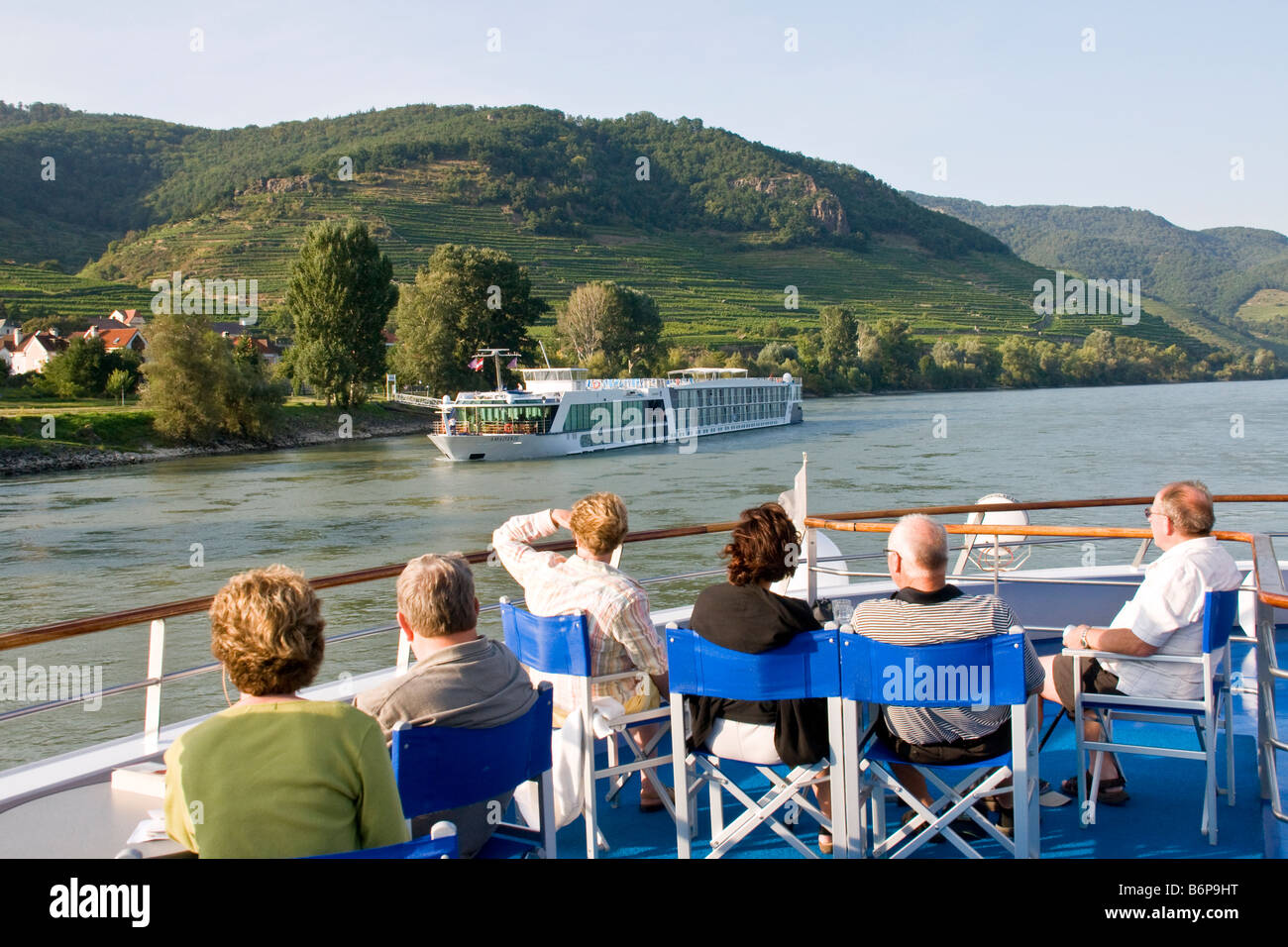 Donau Kreuzfahrt-Passagiere MS Amadante Kreuzfahrt vorbei an malerischen Wachau Valley Village anzeigen Stockfoto