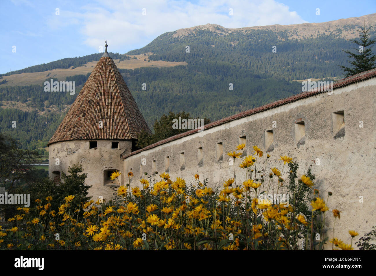 alte Stadtmauer von Glorenza Glorenz in Val Venosta Vinschgau South Tyrol Sud Tirol Südtirol Italien Stockfoto