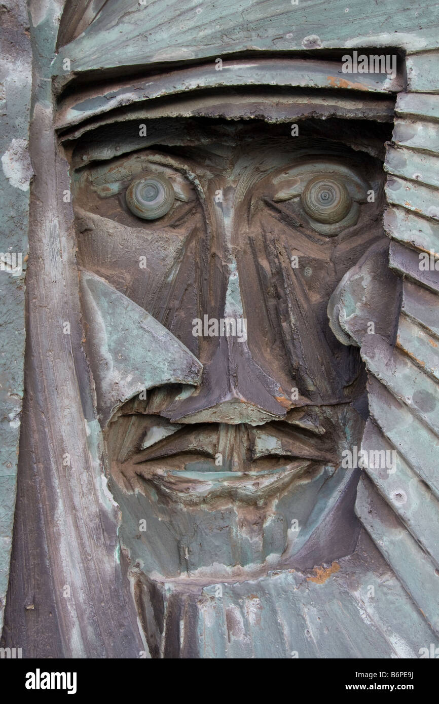 Face-Relief-Funktion an Türen von der Liverpool Metropolitan Cathedral, UK Stockfoto