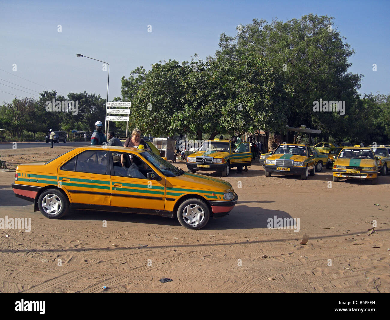 Gelb, lokalen Taxi in Gambia, Westafrika. Stockfoto