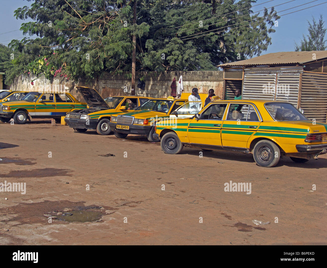 Gelb, lokalen Taxi in Gambia, Westafrika. Stockfoto