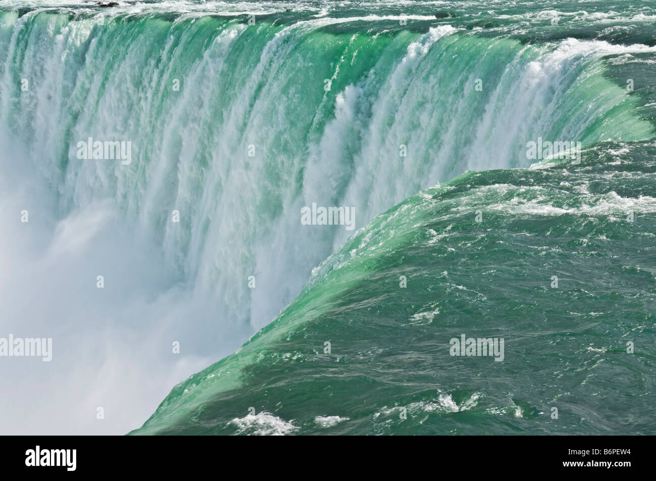 die Gischt des Wasserfalls Horseshoe Falls in Niagara Falls Ontario Kanada Stockfoto
