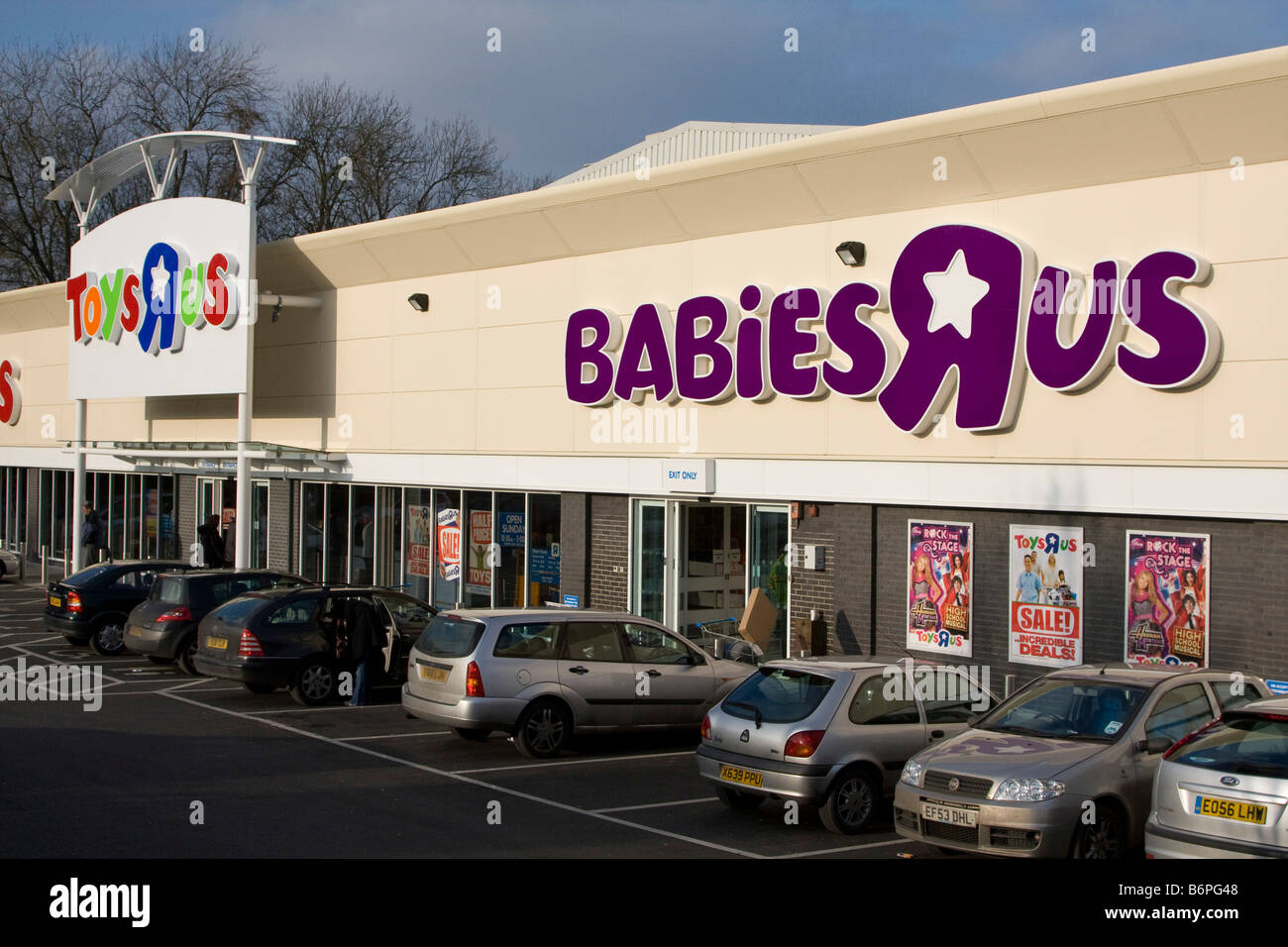 Babies "R" Us - Superstore, Kleidung, Möbel, Spielzeug und anderes Zubehör für Babys spezialisiert. Stockfoto