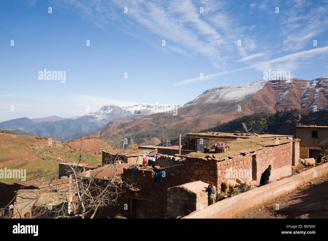 Sidi Faress Marokko traditionelle Berber Dorf Berghaus im hohen Atlas-Gebirge im winter Stockfoto