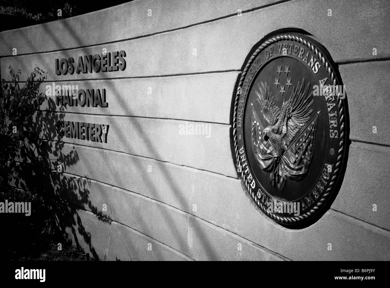 BEVÖLKERUNG RUHIG BLEIBT RUHE RUHE RIP TRAURIG TRAURIGKEIT SIEGEL GELASSENHEIT SECHS SCHLAF STRUKTUR GRABSTEIN RUHE UNTER 6 BW VETERANEN Stockfoto