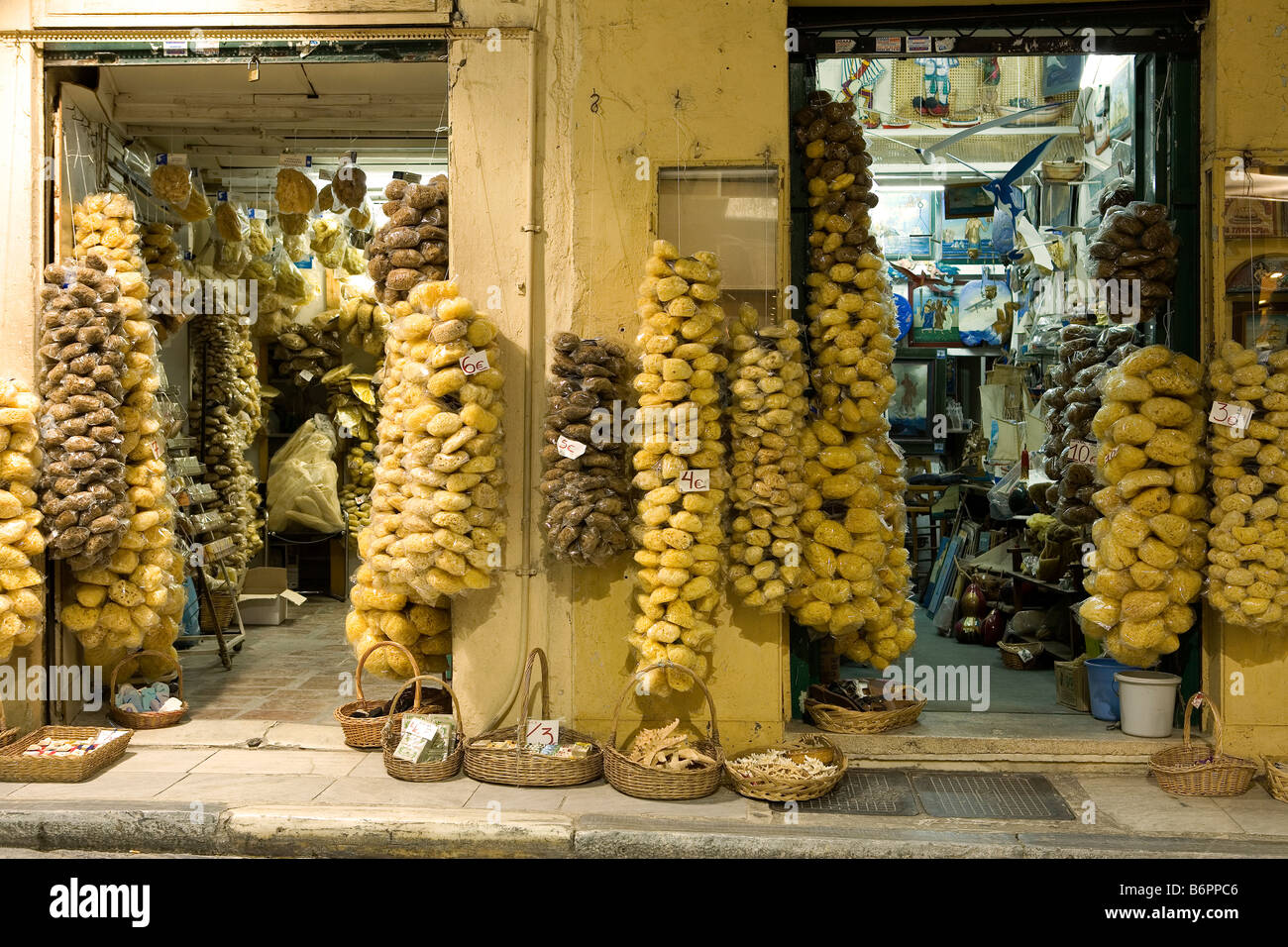 Schwamm-Shop, Nacht, Athen, Griechenland, Shop Stockfoto