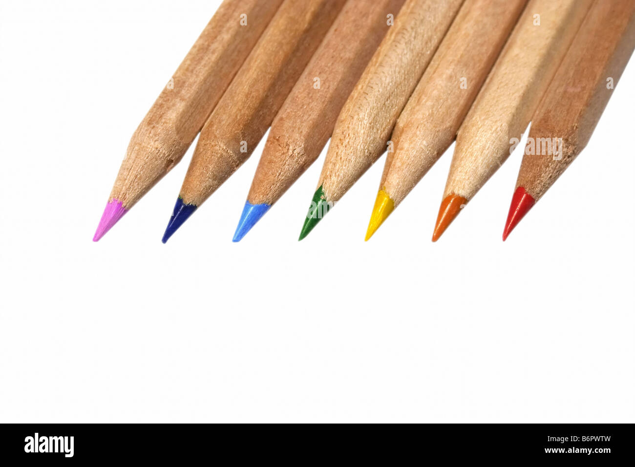 Bleistifte in Regenbogenfarben mit Beschneidungspfad Stockfoto